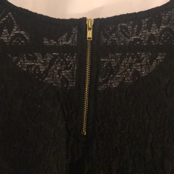 Dress-Style Top Gathered at Waist & Longer in Back - Picture 7 of 8